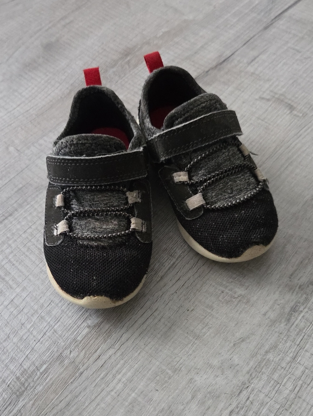 Carter's Black and Red Kids Hook-and-Loop Sneakers Size 9